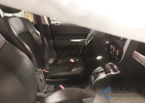 2016 Jeep Compass Latitude из США, поврежденный, VIN 1C4NJDEBXGD781097